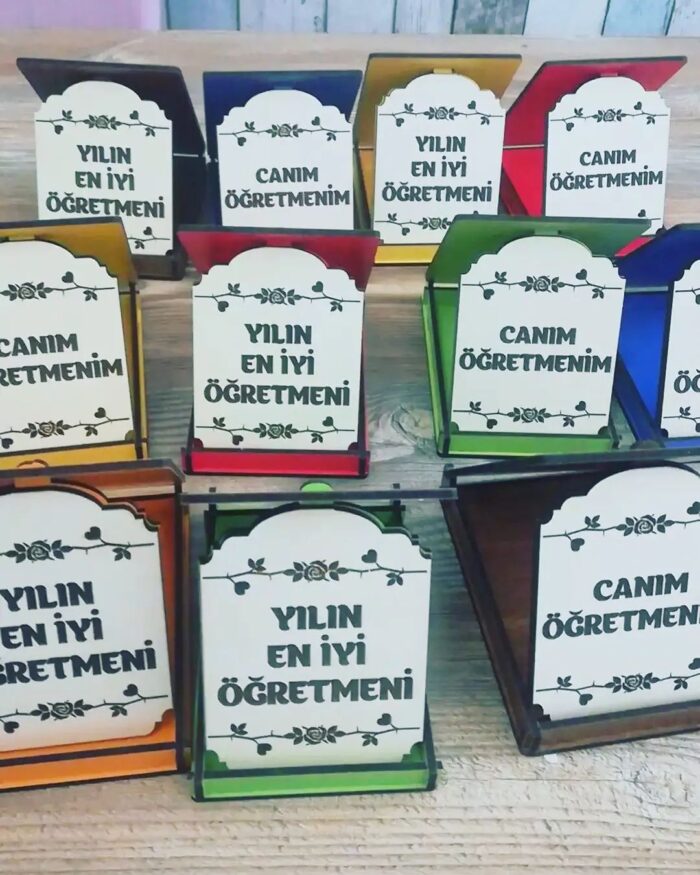 Ogretmenlergunuicinyilineniyiogretmeniplaketlerimizistenilenrenkhazirlanirogretmenlerogretmenlergunuogretmenlergunuhediyesi24kasimogretmenlergunu24kasimogretmenlergunukutluolsun24kasimba